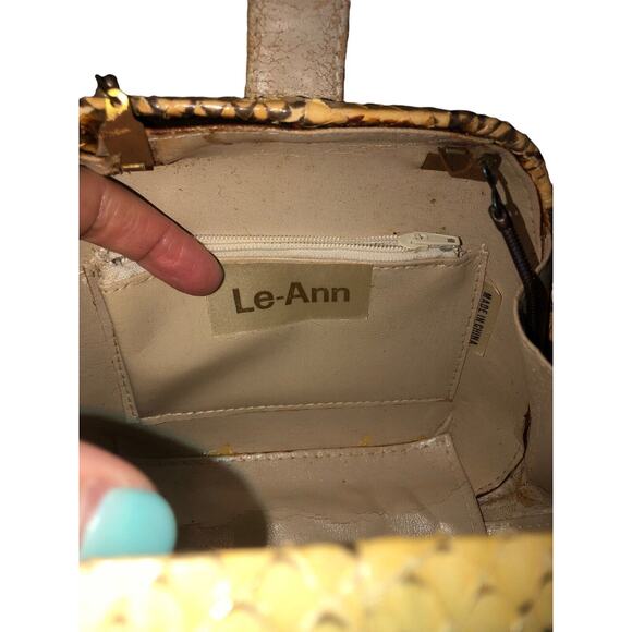 Vintage 70s Le-Ann Hard Shell Yellow Black Gold Evening Bag Italy - Picture 6 of 8